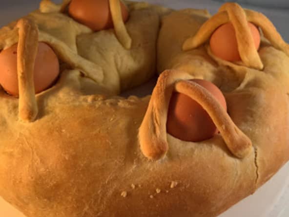 Casatiello napolitaine : une brioche de Pâques au salami, pecorino et provolone