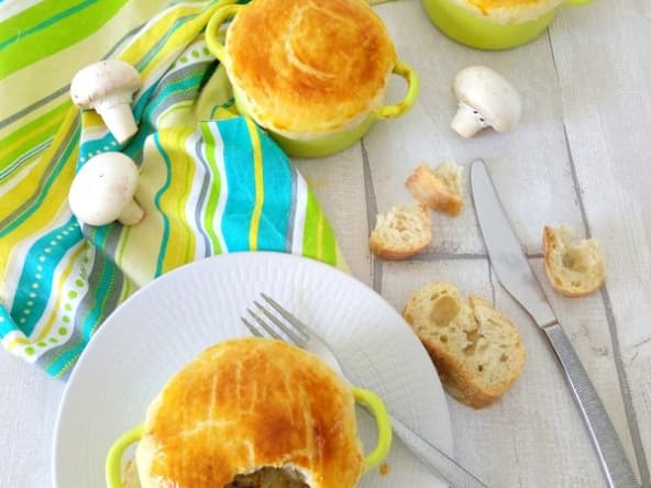 Mini cocotte feuilletée au poulet et champignons