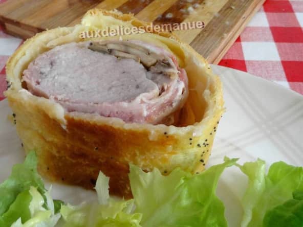 Filet mignon de porc en croûte à la poitrine fumée, champignons et mozzarella pour un repas de noël économique