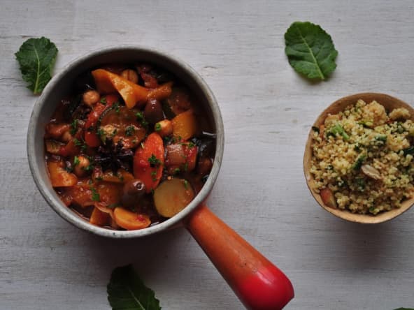 Tajine aux légumes grillés et couscous aux herbes et aux amandes