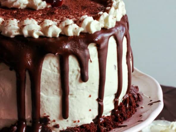 Gros gâteau Layer cake façon forêt noire