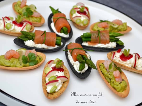 Fines coquilles saumon-asperges, guacamole-crevettes et radis-jeunes oignons