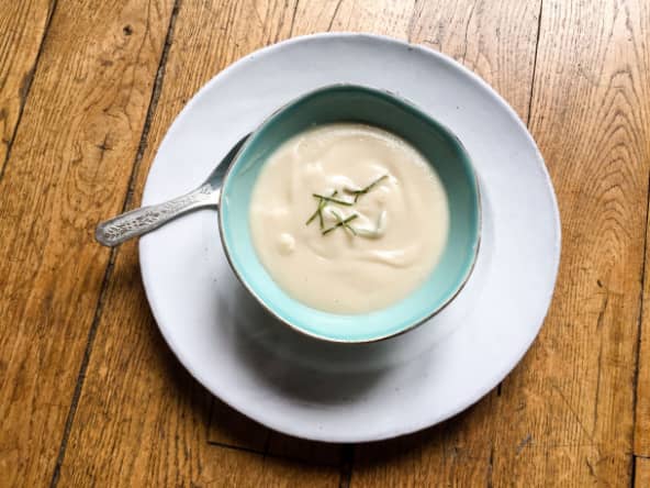 Velouté de chou-fleur au lait de coco et feuille de kaffir