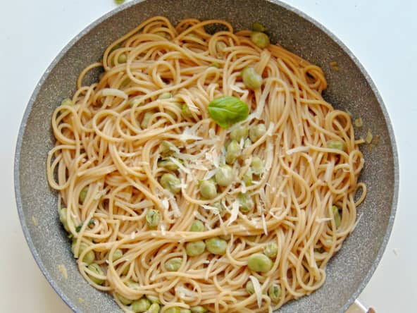 Spaghetti aux fèves et anchois