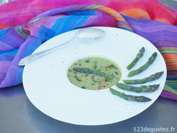 Velouté d'asperges facile au paprika