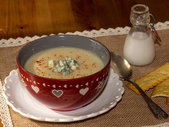 Velouté de céleri rave au lait de coco et roquefort