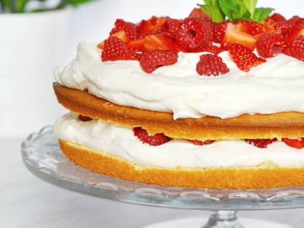 Gâteau moelleux vanille et fruits rouges