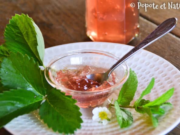 Gelée de queues de fraises et menthe