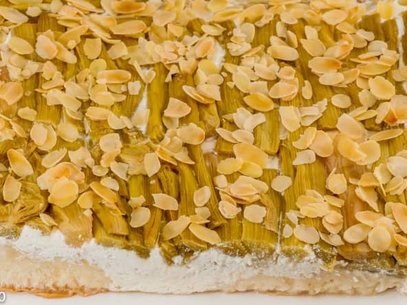 Gâteau brioché à la rhubarbe et à la ricotta