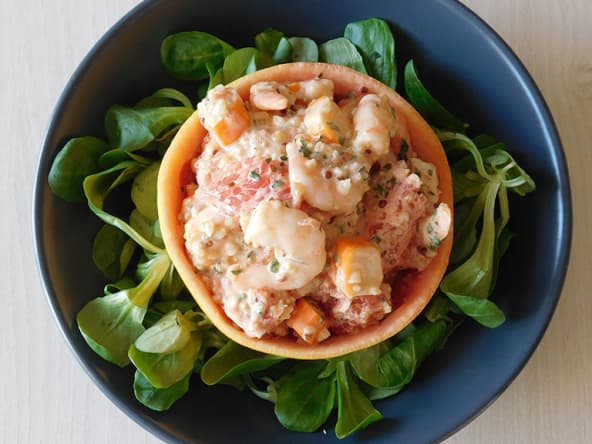 Pomélos, crevettes, surimi, quinoa et sauce américaine