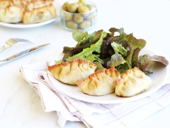 Mini pizzas (façon raviolis) aux olives et à l’aubergine 