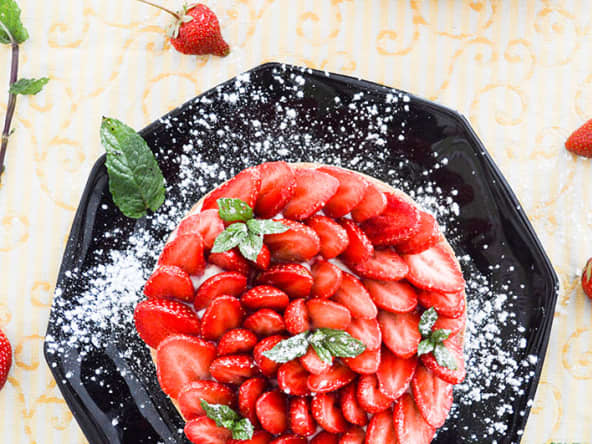 Tarte de saison aux fraises gariguettes et aux amandes