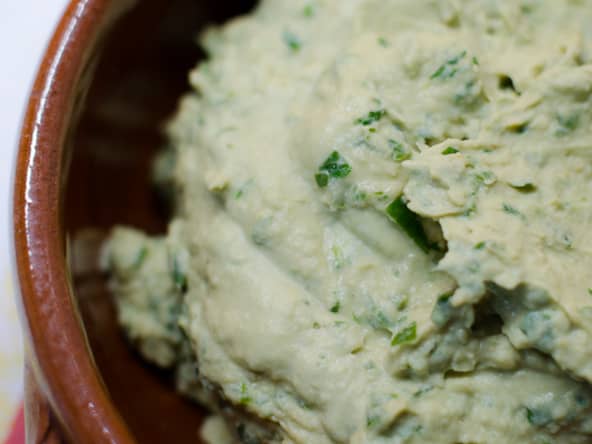Houmous à l'ail des ours