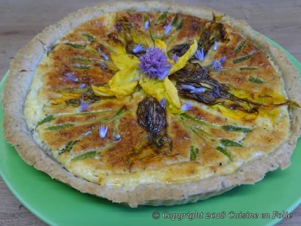 Quiche au chèvre frais, Pécorino au poivre, fleurs de courgettes et ornithogales