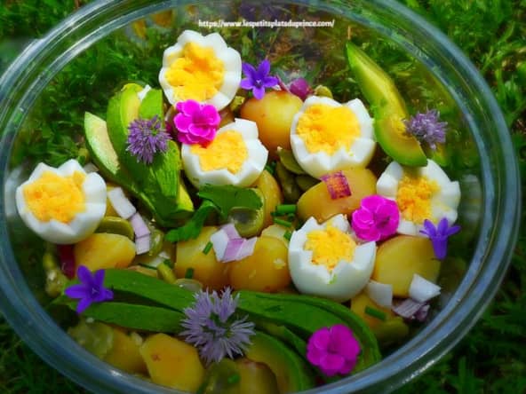 Salade de pommes de terre comme un jardin