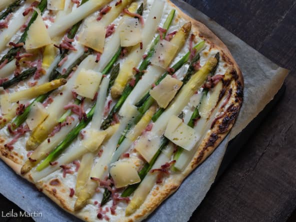 Tarte flambée aux deux asperges