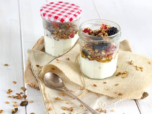 Muesli aux fruits rouges et granola maison