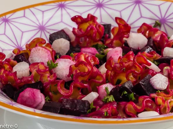 Salade de pâtes à la betterave nouvelle et aux deux radis