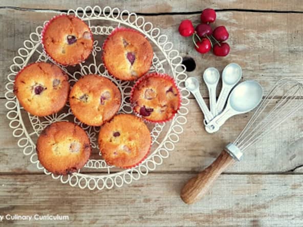 Muffins aux cerises et aux pépites de chocolat blanc