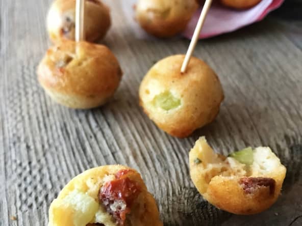 Cake pops aux courgettes et tomates séchées pour un apéro finger food