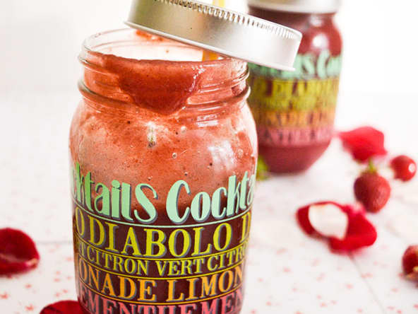 Nectar de fruits tonus : fraises, cerises et bananes