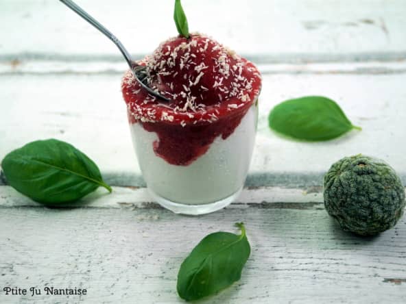 Glace fraise basilic et noix de coco combawa