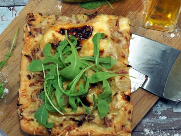 Pizza maison Curé Nantais poires lardons