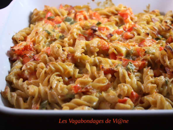 Gratin de pâtes, tomates, bacon, japalenos et cheddar