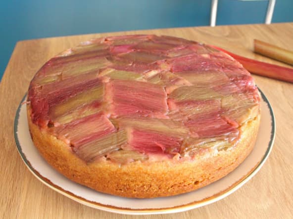 Gâteau renversé à la rhubarbe