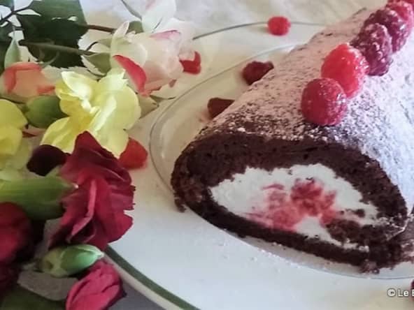 Roulé au chocolat chantilly, fève tonka et framboises