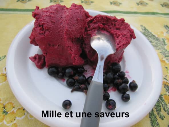 Glace au cassis sans sorbetière pour l'été