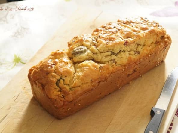 Cake aux olives et lardons