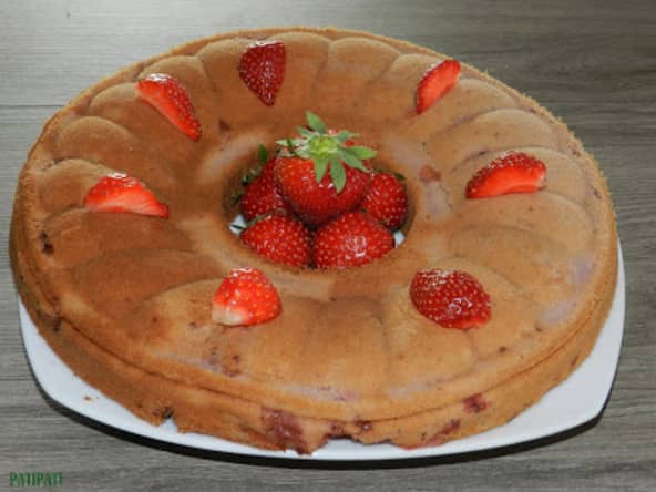 Gâteau au mascarpone et à la confiture aux fraises