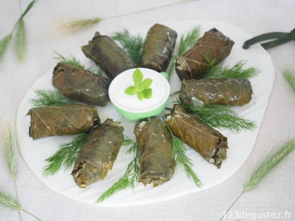Feuilles de vigne farcies à la grecque, dolmadakia