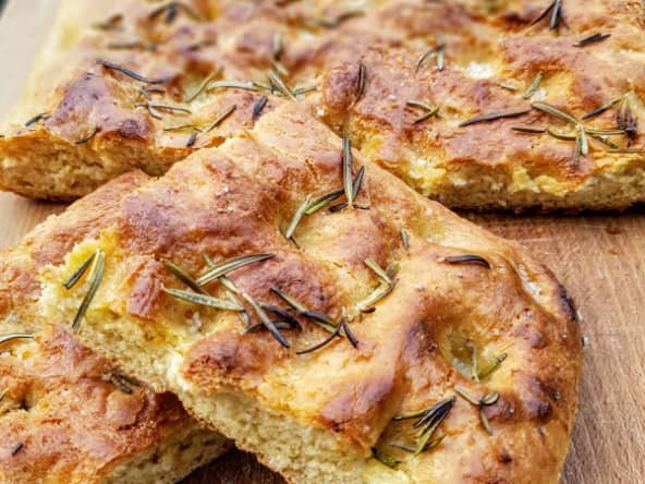 Focaccia à la farine de pois chiches et romarin