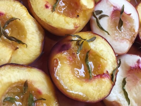 Pêches rôties à la verveine