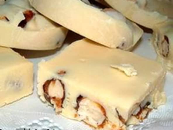 Chocolat blanc nougatine - Recette de chocolat blanc à la nougatine