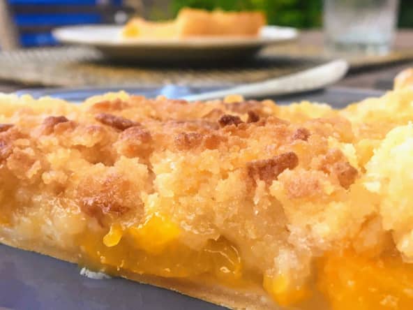 Tarte crumble aux pêches et au miel