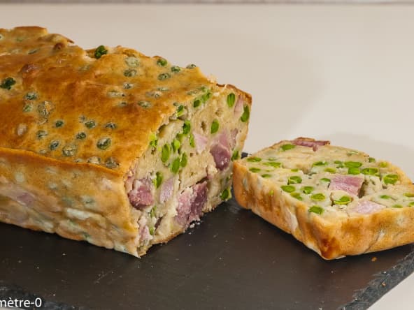 Cake au jambon, mozzarella et petits pois