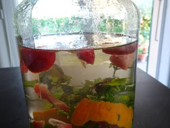 Eau parfumée aux fruits et à la menthe