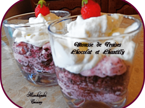 Mousse de fraises, chocolat et chantilly