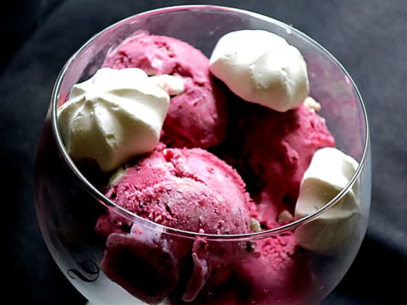 Crème glacée aux framboises