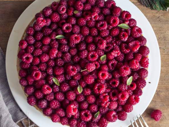 Tarte aux framboises à la crème d'amandes et à la crème pâtissière vegan