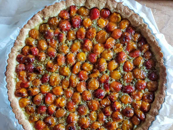 Tarte aux mirabelles et pistaches