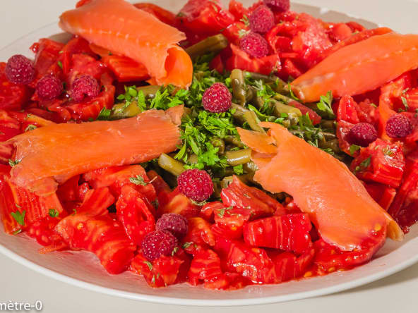 Salade de haricots verts, tomates et trute fumée