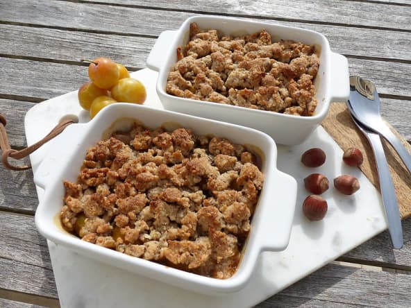 Crumble aux mirabelles et à la noisette