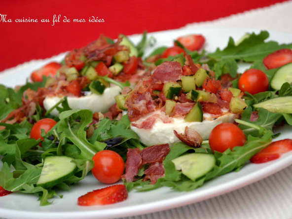 Mozzarella di buffala garnie au concombre, tomates cerise et pancetta croustillante