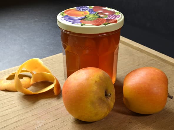 Gelée de pommes anti-gaspi avec les épluchures
