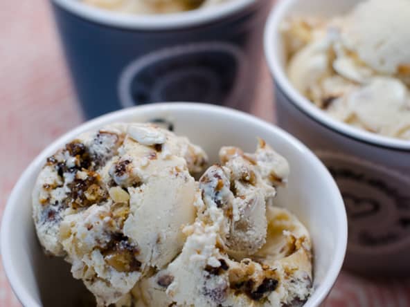 Glace au mascarpone, aux noix et aux amandes