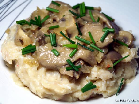 Brandade de cabillaud aux topinambours, sauce aux girolles 